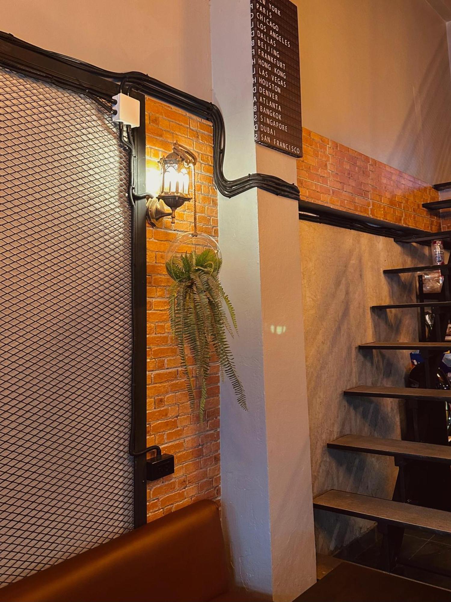 Hostel Friends Station & Cafe 파타야 외부 사진