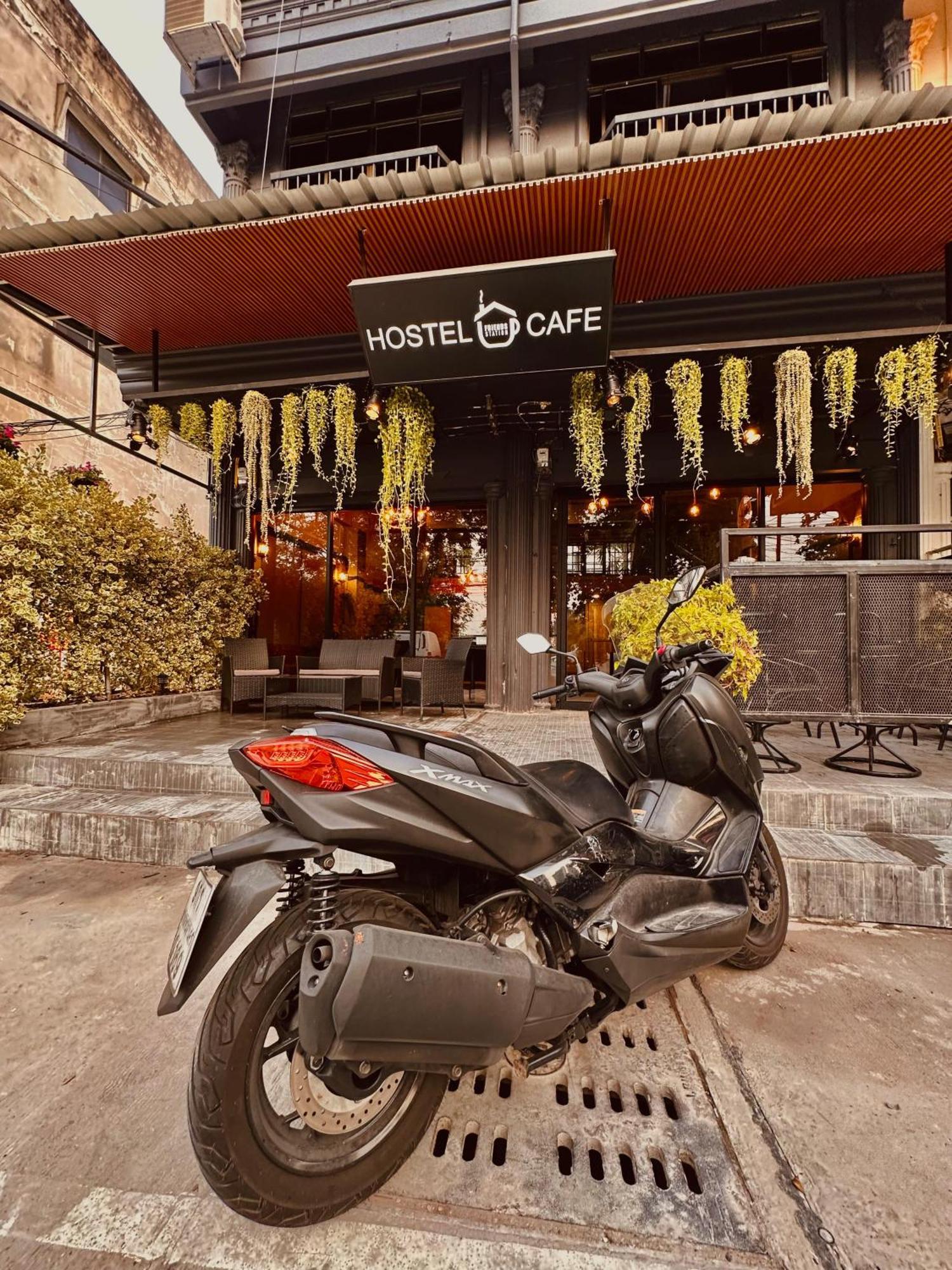 Hostel Friends Station & Cafe 파타야 외부 사진