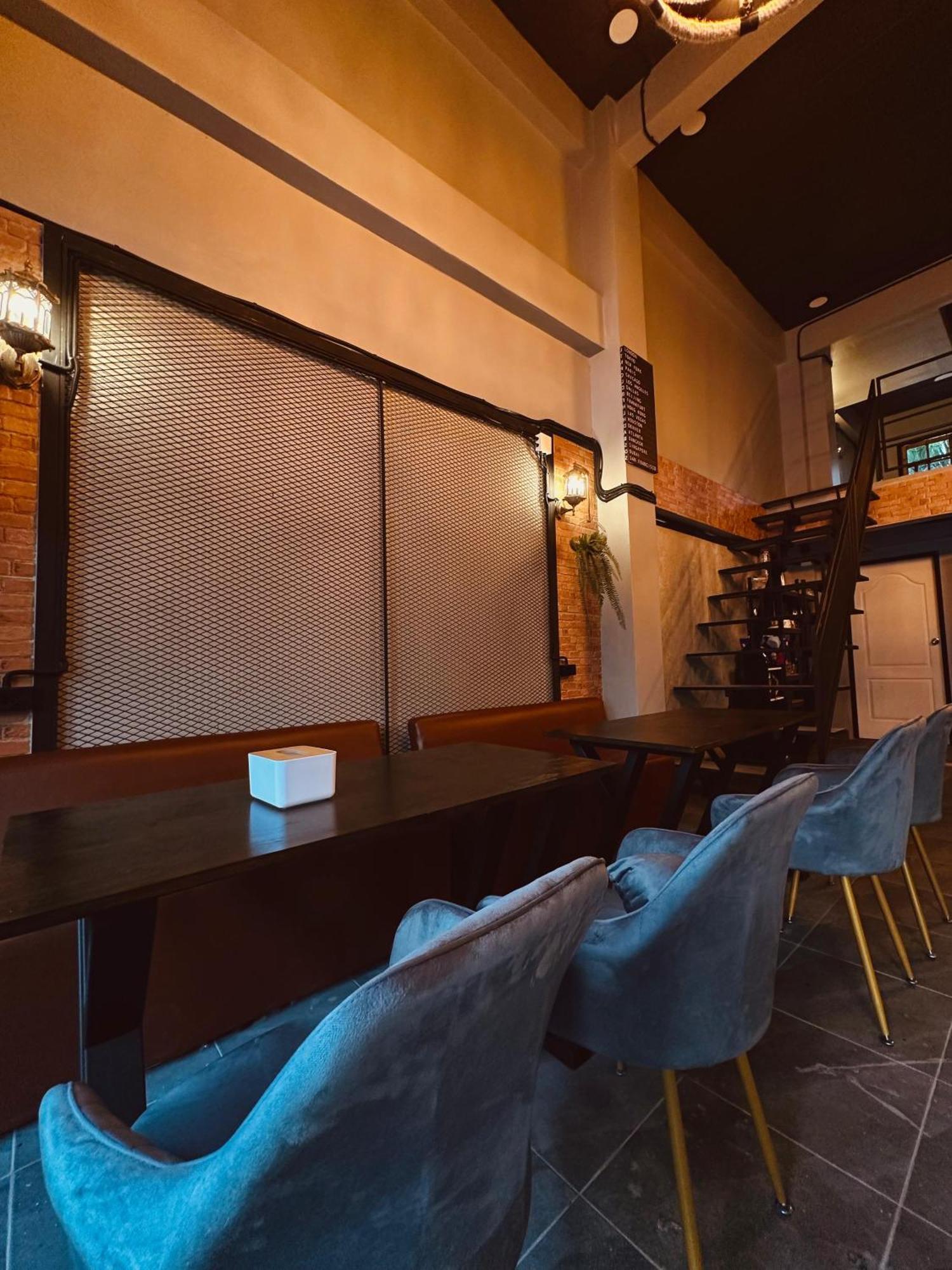 Hostel Friends Station & Cafe 파타야 외부 사진