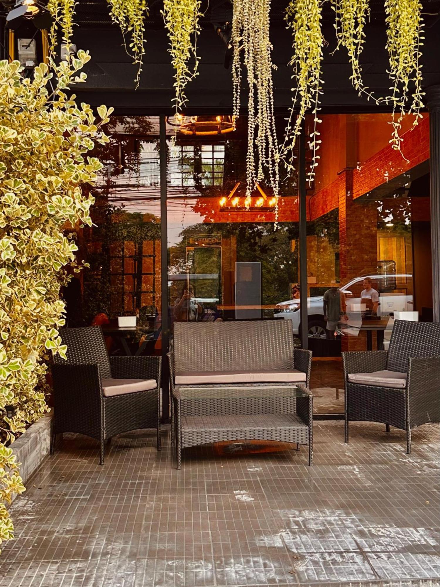 Hostel Friends Station & Cafe 파타야 외부 사진