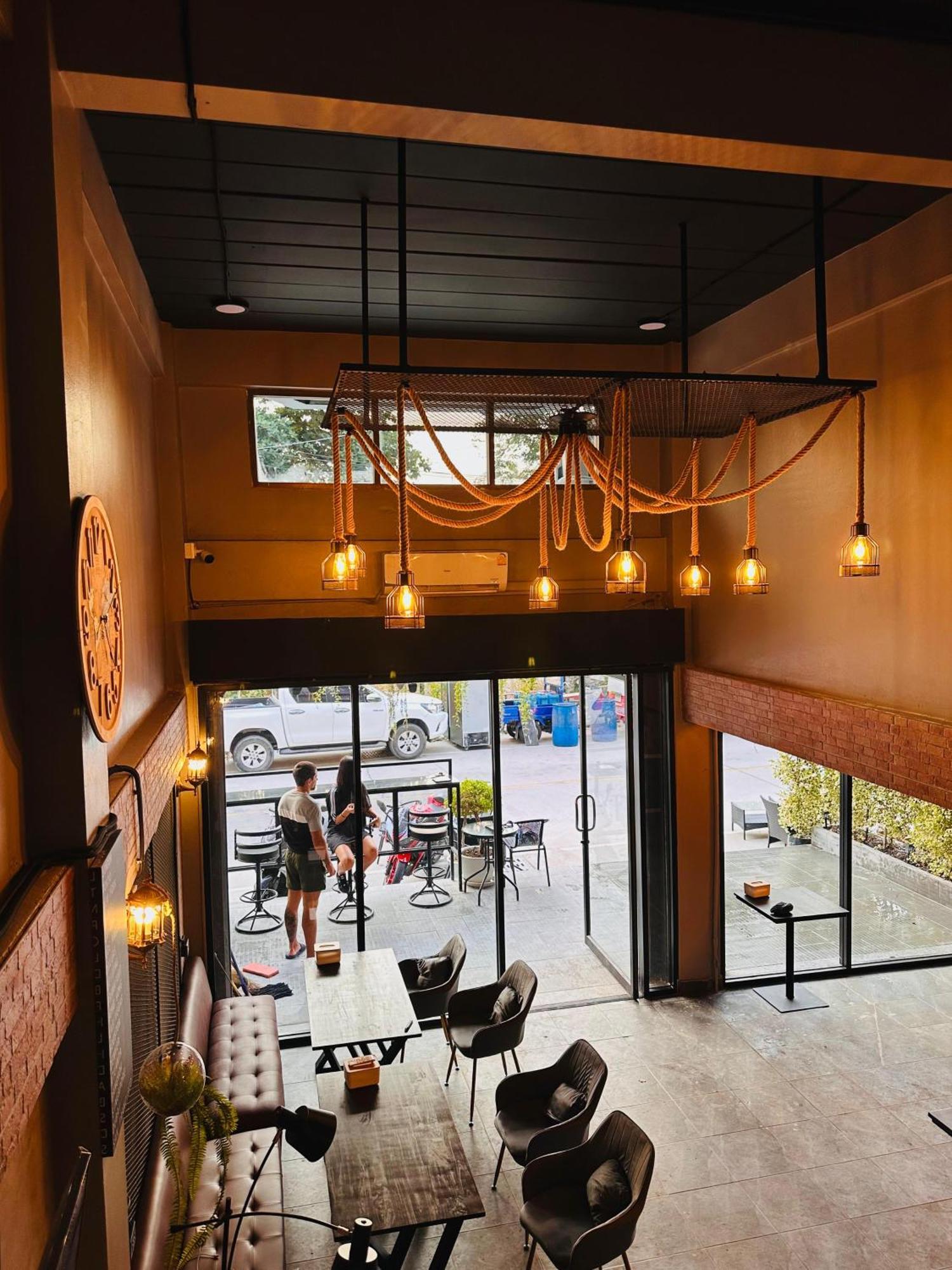 Hostel Friends Station & Cafe 파타야 외부 사진