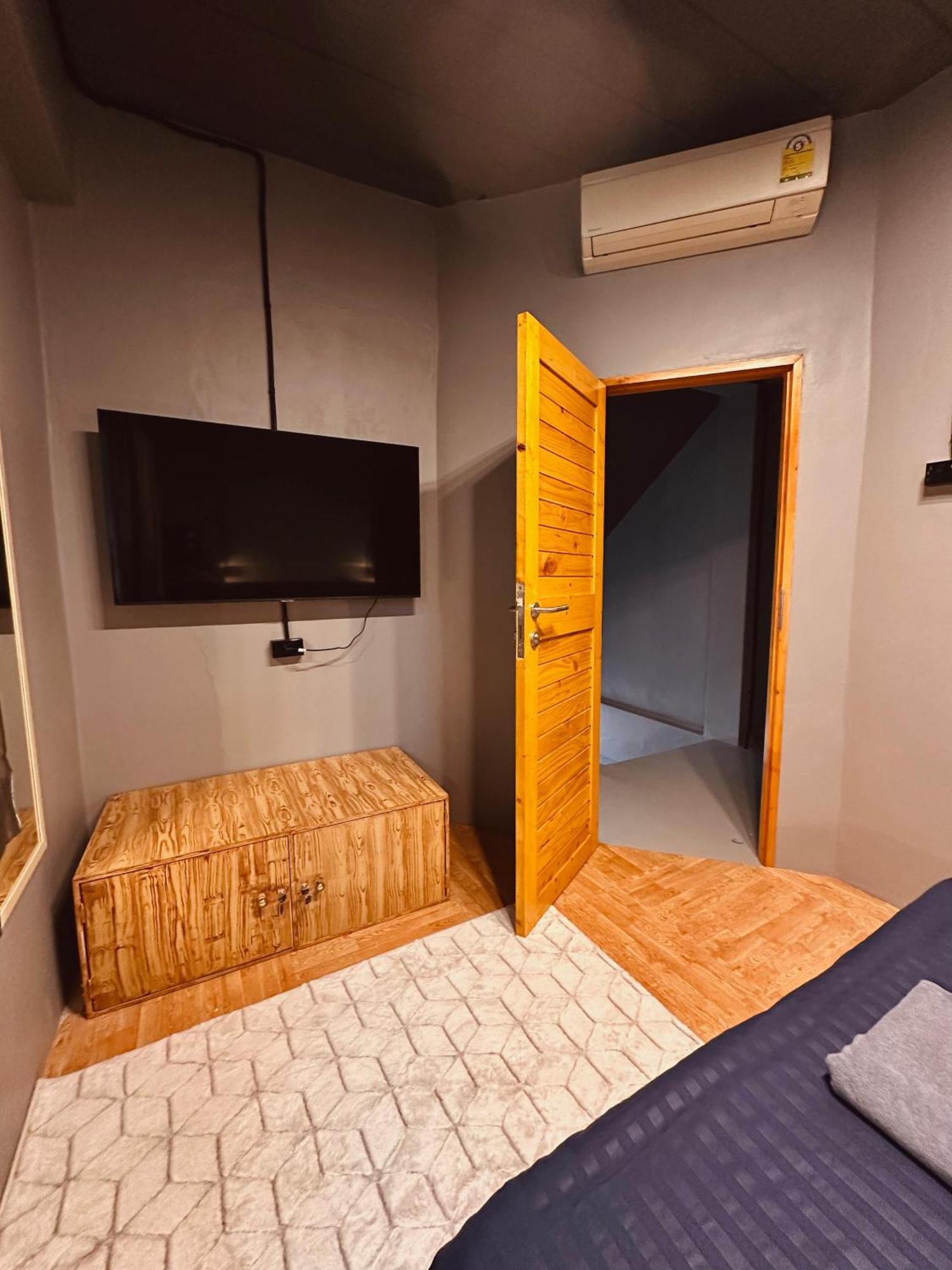 Hostel Friends Station & Cafe 파타야 외부 사진