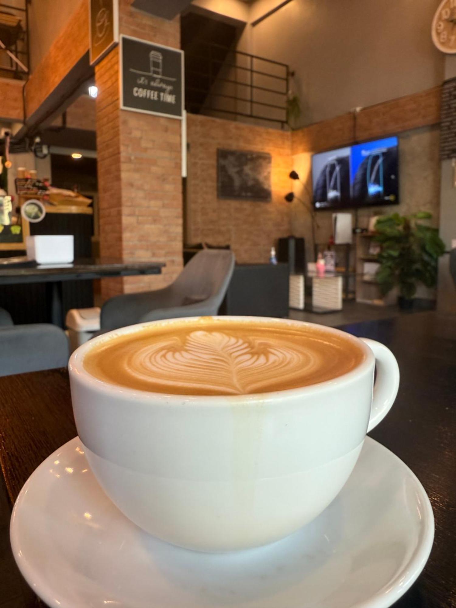 Hostel Friends Station & Cafe 파타야 외부 사진