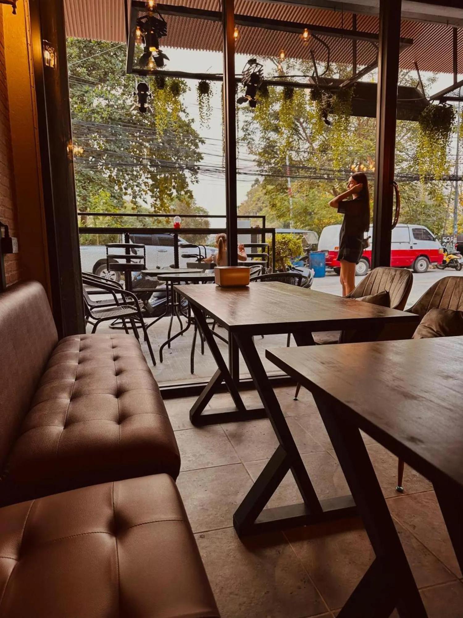 Hostel Friends Station & Cafe 파타야 외부 사진