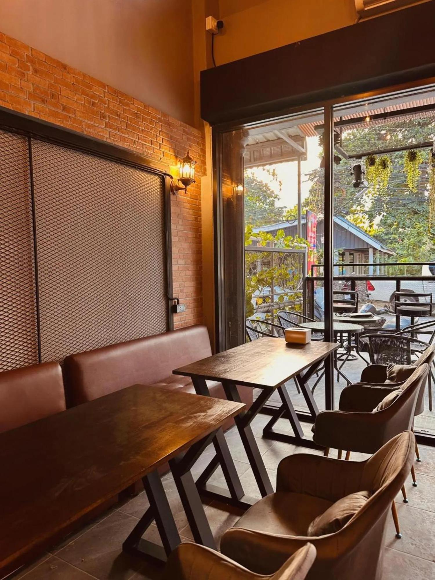Hostel Friends Station & Cafe 파타야 외부 사진